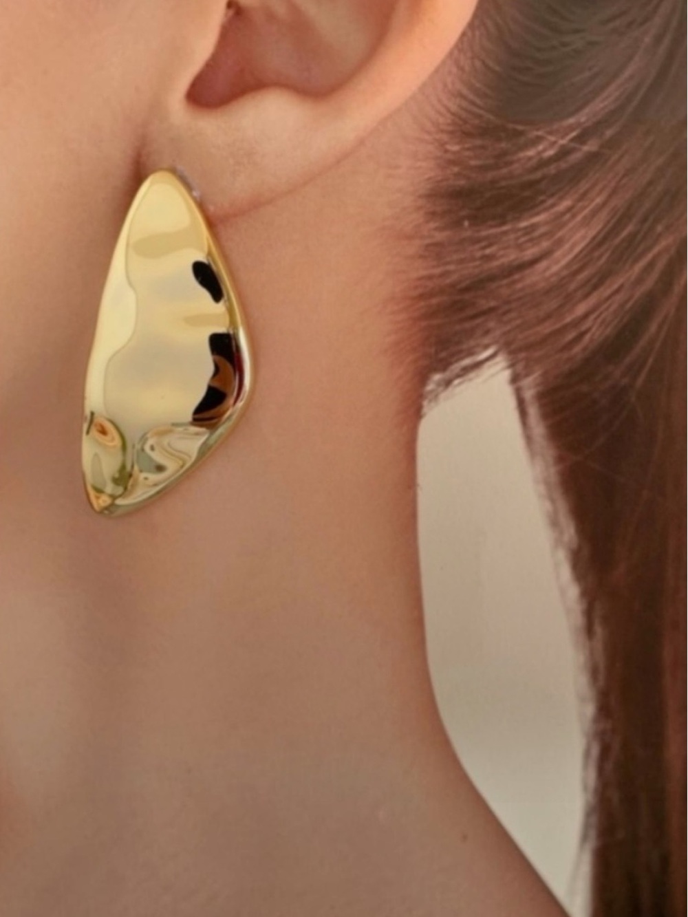 NEW Kendra Scott Kira Gold Sculptural Drop Earrings - Picture 3 of 8